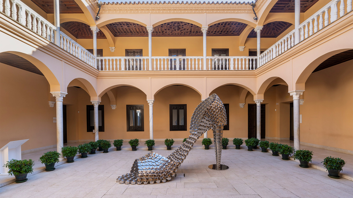 Joana Vasconcelos. <i>Betty Boop</i>, 2020. Photography by Pablo Asenjo. Courtesy of Museo Picasso Málaga.